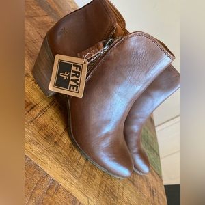 NEW Frye ankle boots size 9.5 NWB